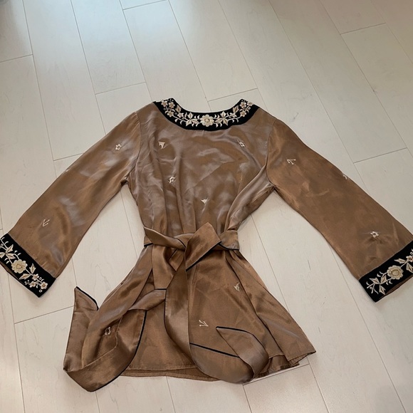 Nougat London Blush Pink with Black Embroidered Floral Design Blouse Size Small - Picture 3 of 4